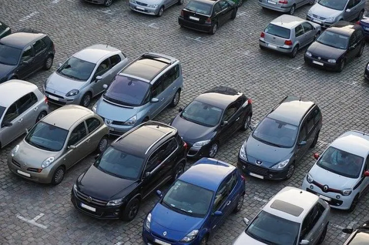 Wracają opłaty za parking w strefie płatnego parkowania