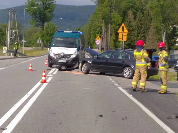 zderzenie trzech samochodów osobowych w Szymbarku