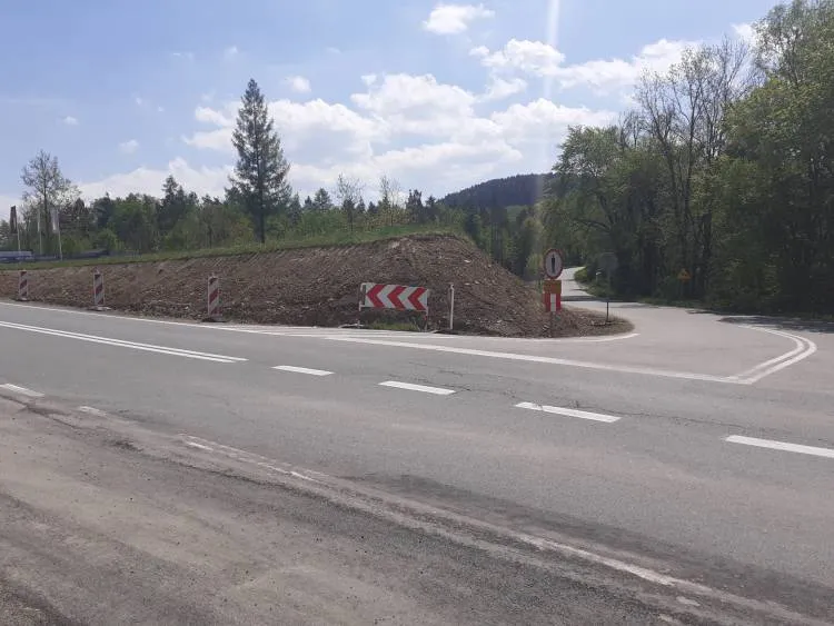 Trwa przebudowa skrzyżowania DK75, z drogą powiatową w Maciejowej