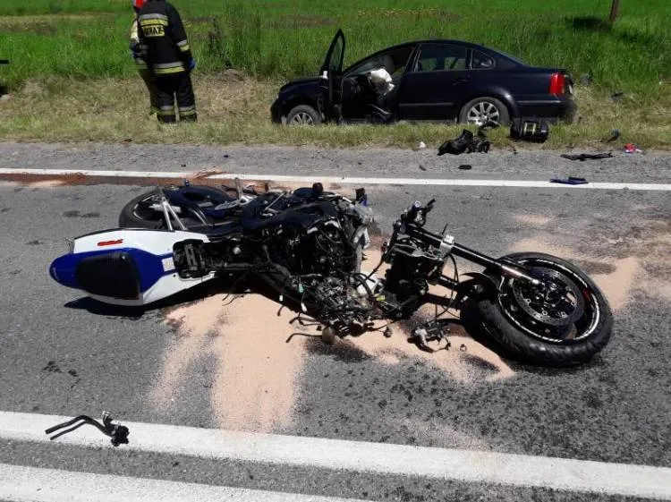 Zderzenie osobówki i dwóch motocykli we Frycowej