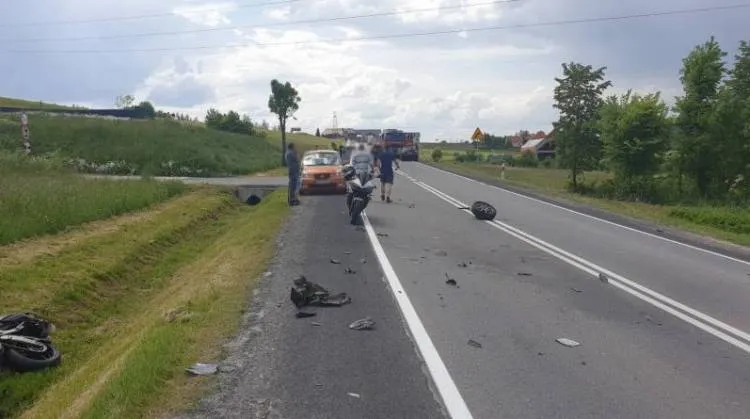 zderzenie samochodu osobowego i motocykla Ptaszkowa