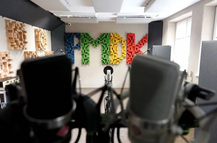 Stary Sącz. Powiatowy Młodzieżowy Dom Kultury ma nowoczesne studio nagrań i salę lustrzaną
