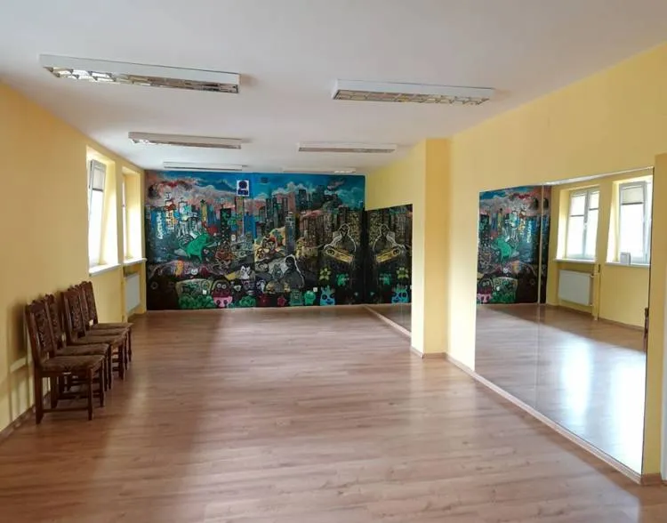 Stary Sącz. Powiatowy Młodzieżowy Dom Kultury ma nowoczesne studio nagrań i salę lustrzaną