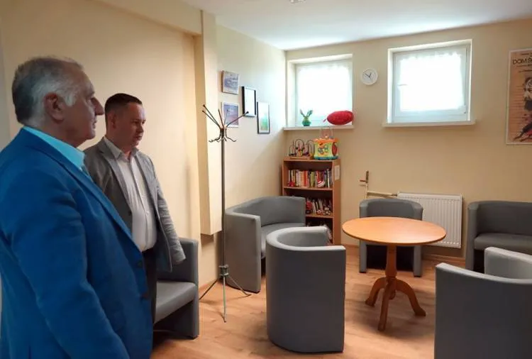 Stary Sącz. Powiatowy Młodzieżowy Dom Kultury ma nowoczesne studio nagrań i salę lustrzaną