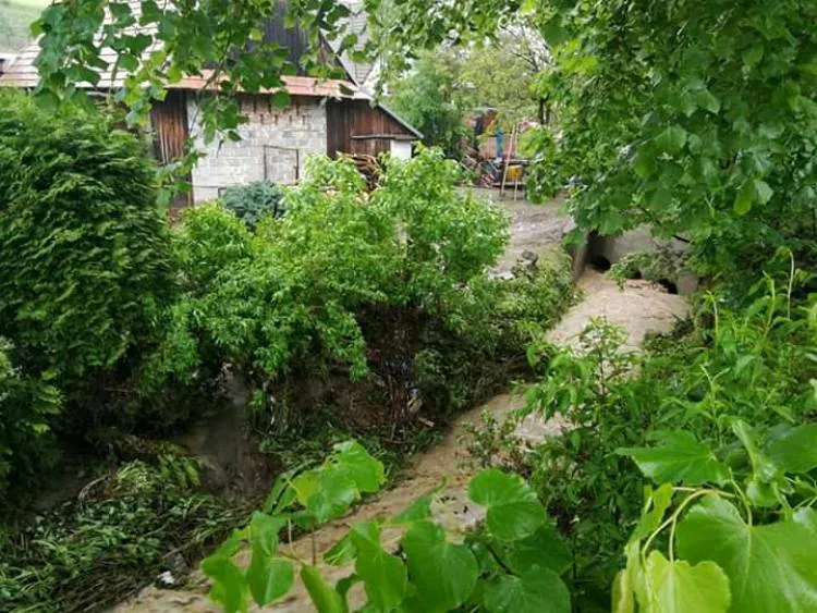 Glisne. Zatkany przepust zagrażał budynkowi mieszkalnemu