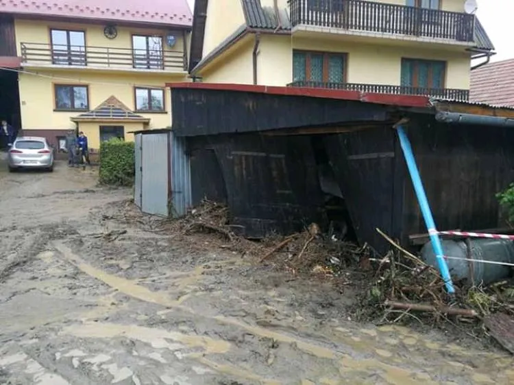 Glisne. Zatkany przepust zagrażał budynkowi mieszkalnemu