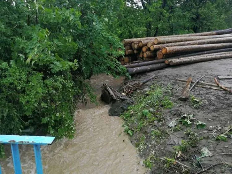 Glisne. Zatkany przepust zagrażał budynkowi mieszkalnemu