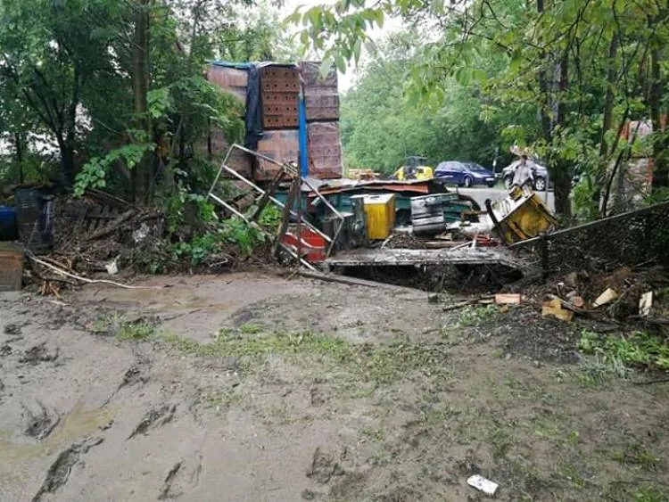 Glisne. Zatkany przepust zagrażał budynkowi mieszkalnemu