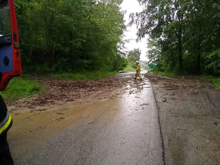 Glisne. Zatkany przepust zagrażał budynkowi mieszkalnemu