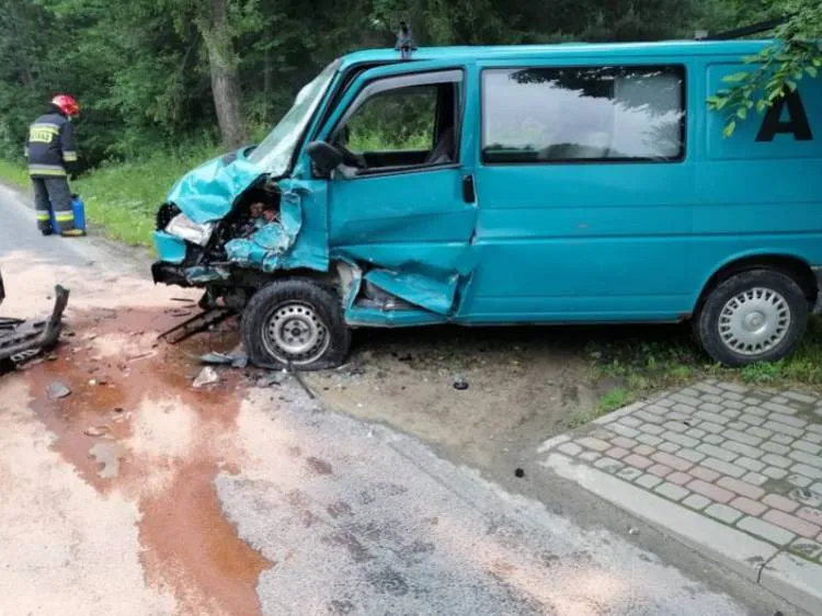 zderzenie dwóch samochodów w Łazach Biegonickich
