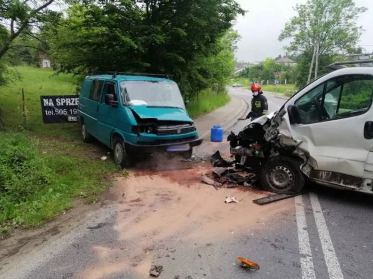 zderzenie dwóch samochodów w Łazach Biegonickich