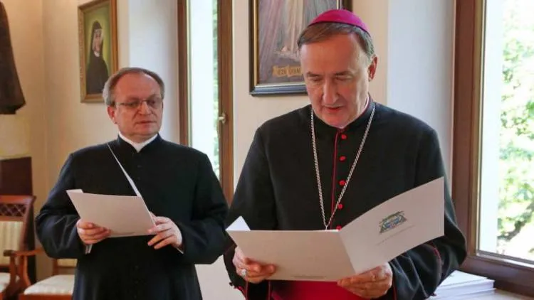 Biskup tarnowski Andrzej Jeż wręczył nominacje proboszczowskie