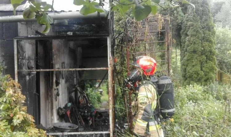pożar domku letniskowego. Ul. Jadwigi Wolskiej Nowy Sącz