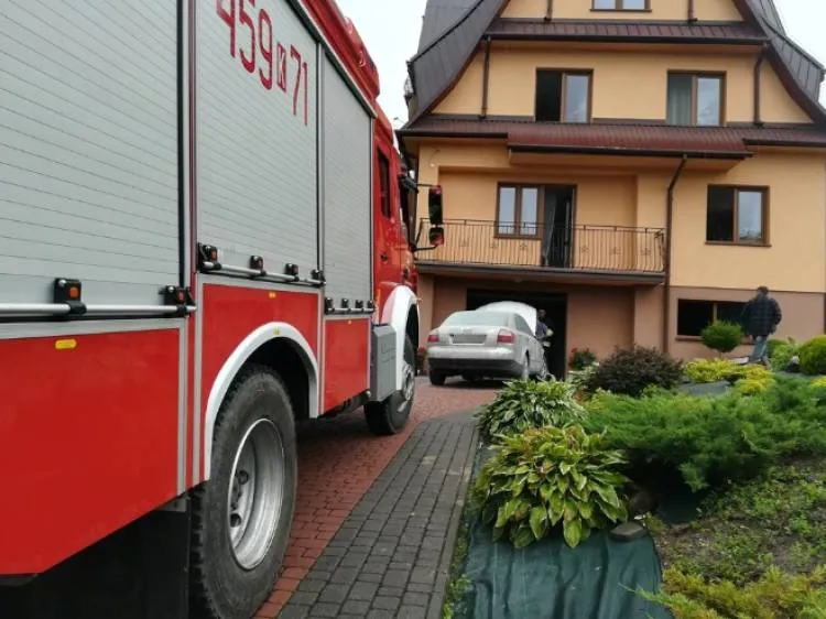 pożar samochodu osobowego w Roztoce