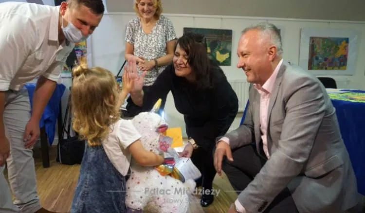 W Pałacu Młodzieży nagrodzono laureatów konkursów plastycznych