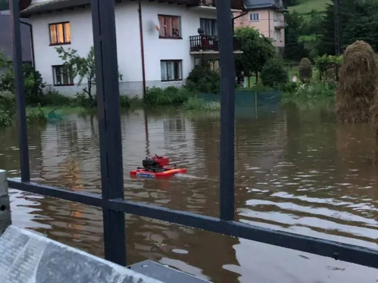 Strażacy walczą ze skutkami intensywnych deszczy w regionie
