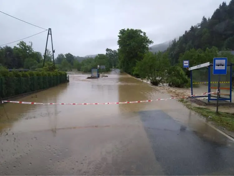 Strażacy walczą ze skutkami intensywnych deszczy w regionie