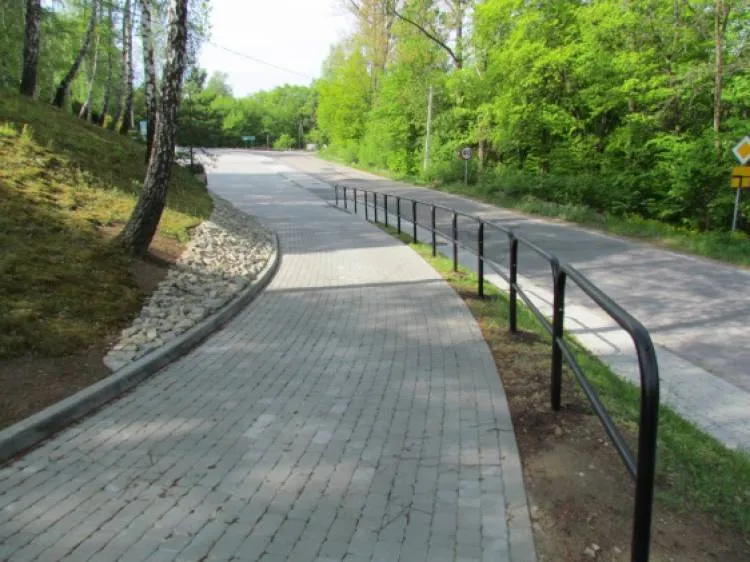 Zakończyła się modernizacja i budowa infrastruktury turystycznej wokół zabytkowego kościoła w Rożnowie