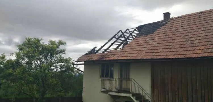 Gaboń. Piorun uderzył w budynek gospodarczy