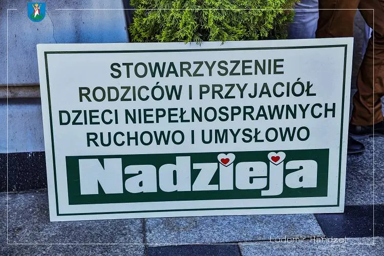 Uczestnicy wyprawy POSITIVE WAYS 2020 zbierali pieniądze dla Stowarzyszenia „Nadzieja”