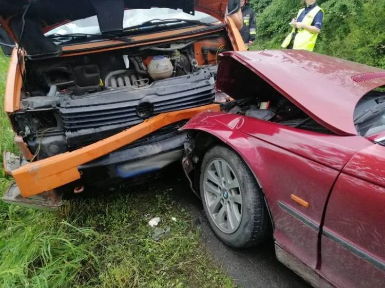 Zderzenie samochodu osobowego i ciężarowego Wola Kosnowa