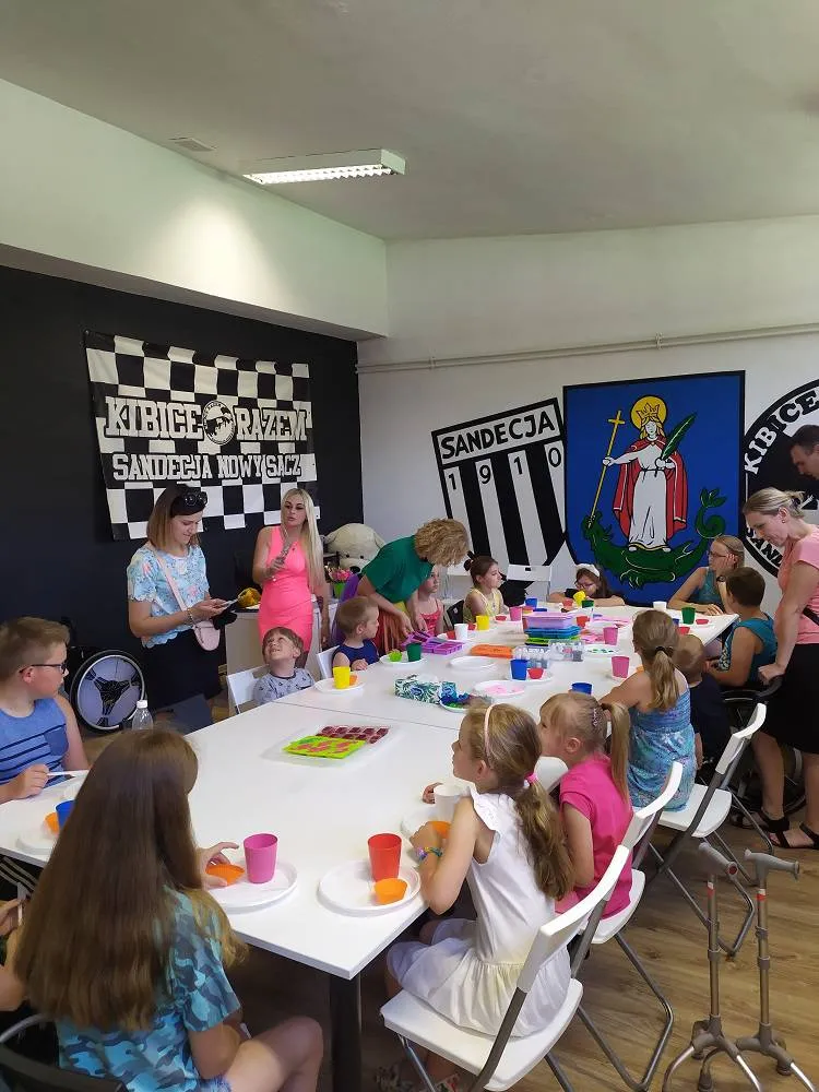 Grupa "Z rozszczepem przez Świat" w Ośrodku Kibice Razem Sandecja Nowy Sącz