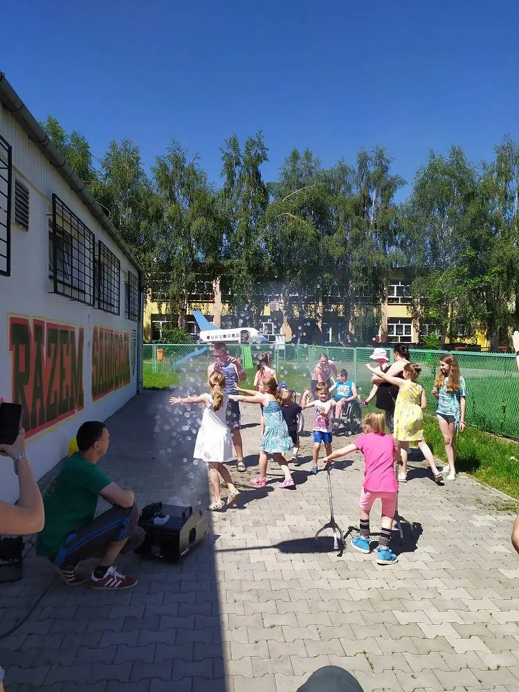 Grupa "Z rozszczepem przez Świat" w Ośrodku Kibice Razem Sandecja Nowy Sącz