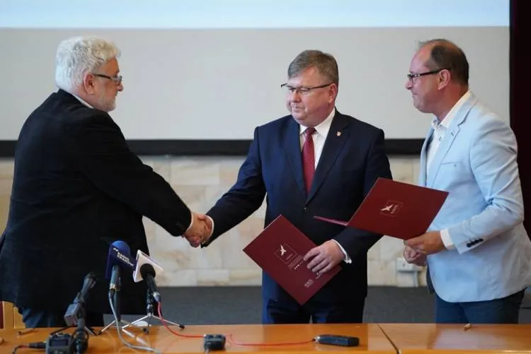 Dyrektorzy MCK Sokół oraz Muzeum Okręgowego podpisali porozumienie o współpracy