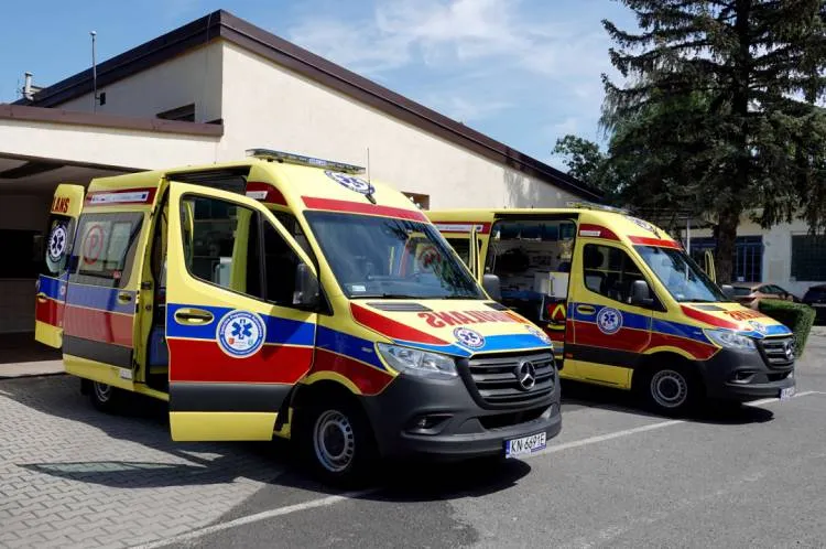 Dwie nowe karetki pojadą do Łącka i Krynicy