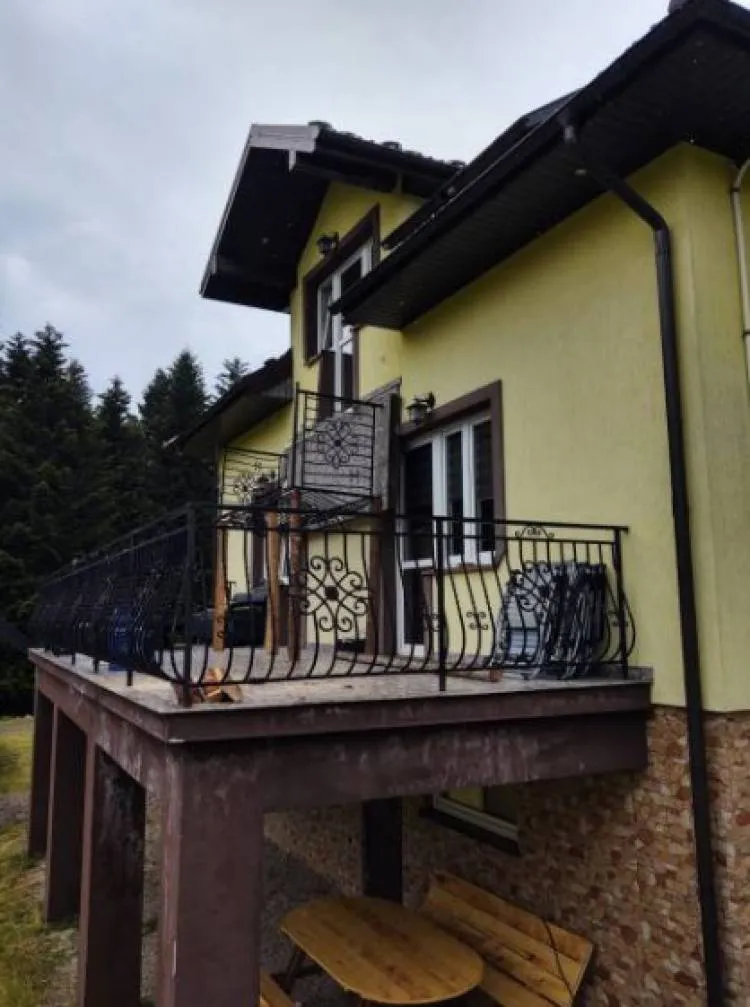 Stara Wieś. Pod domownikami zerwał się balkon