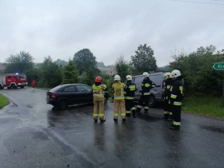 Zderzenie samochodu dostawczego z osobówką w Mogilnie