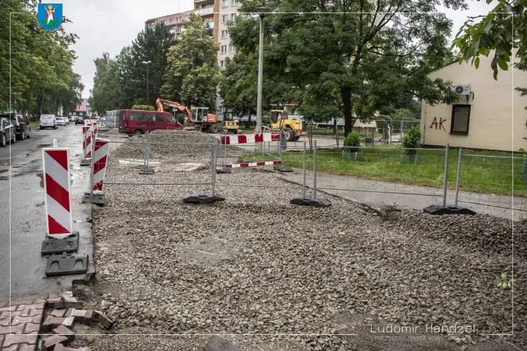Trwa modernizacja parkingów przy ulicy Armii Krajowej