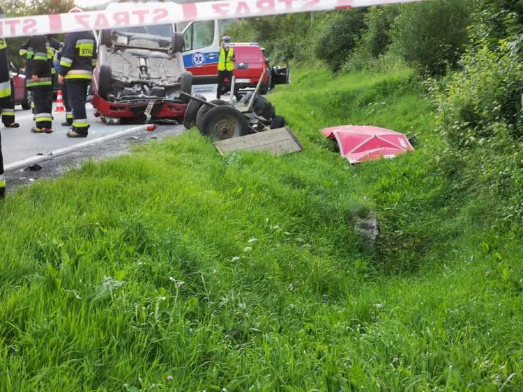 Dobra. Samochód zderzył się z wozem konnym