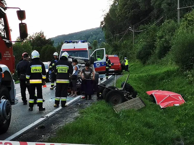 Dobra. Samochód zderzył się z wozem konnym