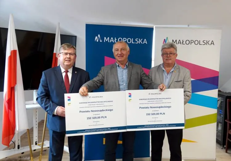 Powiat nowosądecki otrzyma ponad 300 tys. zł na dwa boiska