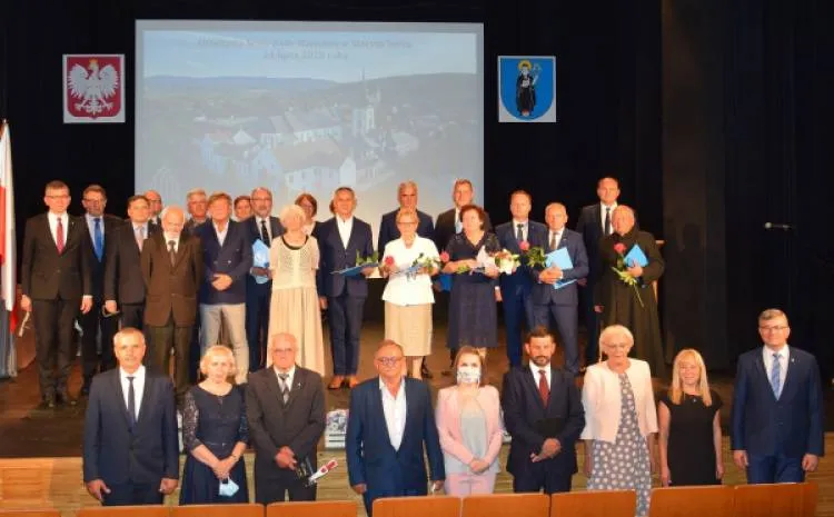 Odznaki honorowe Starego Sącza wręczone, a stypendia Burmistrza przyznane