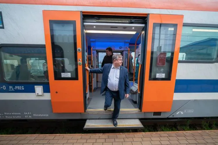 Pierwszy z dodatkowych pociągów na trasie Ptaszkowa – Nowy Sącz