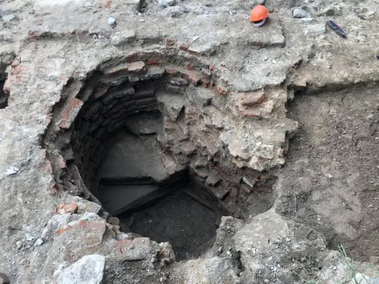 Ciekawe odkrycie archeologów na sądeckim rynku