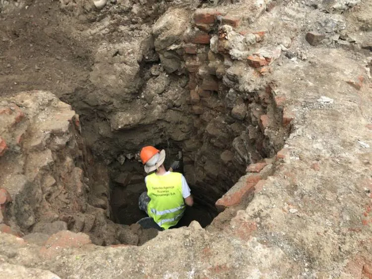 Ciekawe odkrycie archeologów na sądeckim rynku