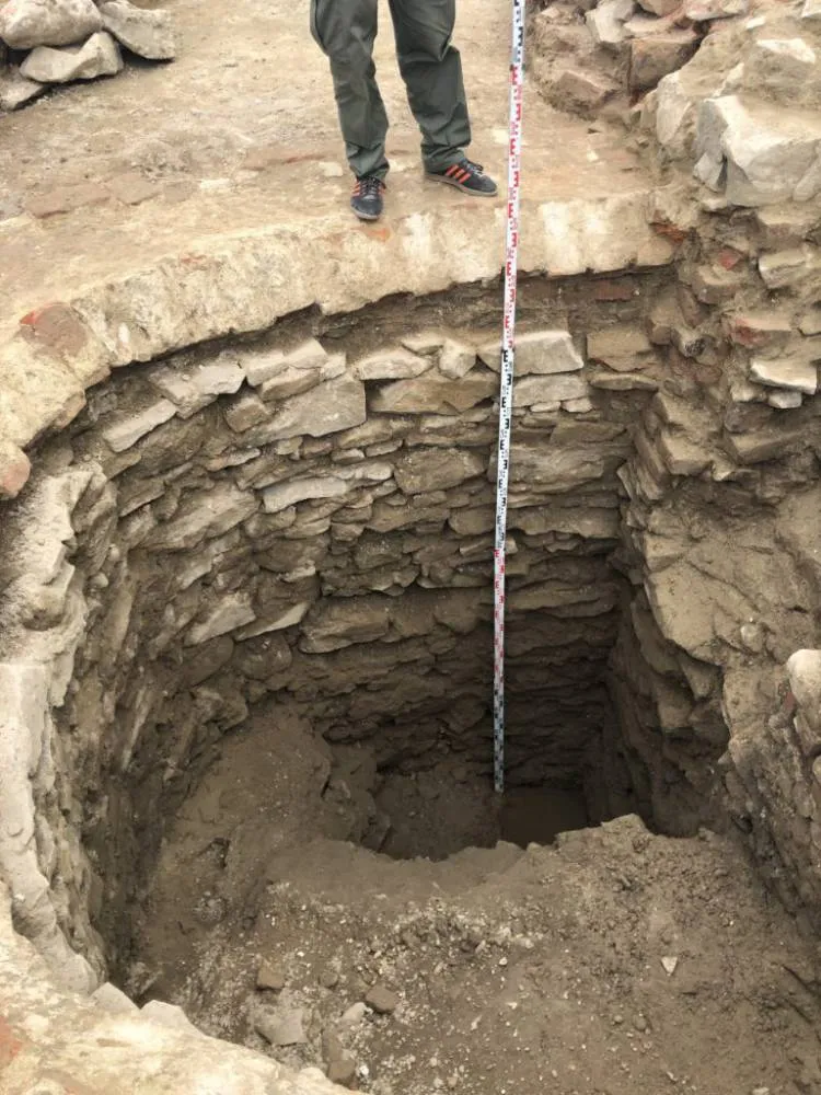Ciekawe odkrycie archeologów na sądeckim rynku