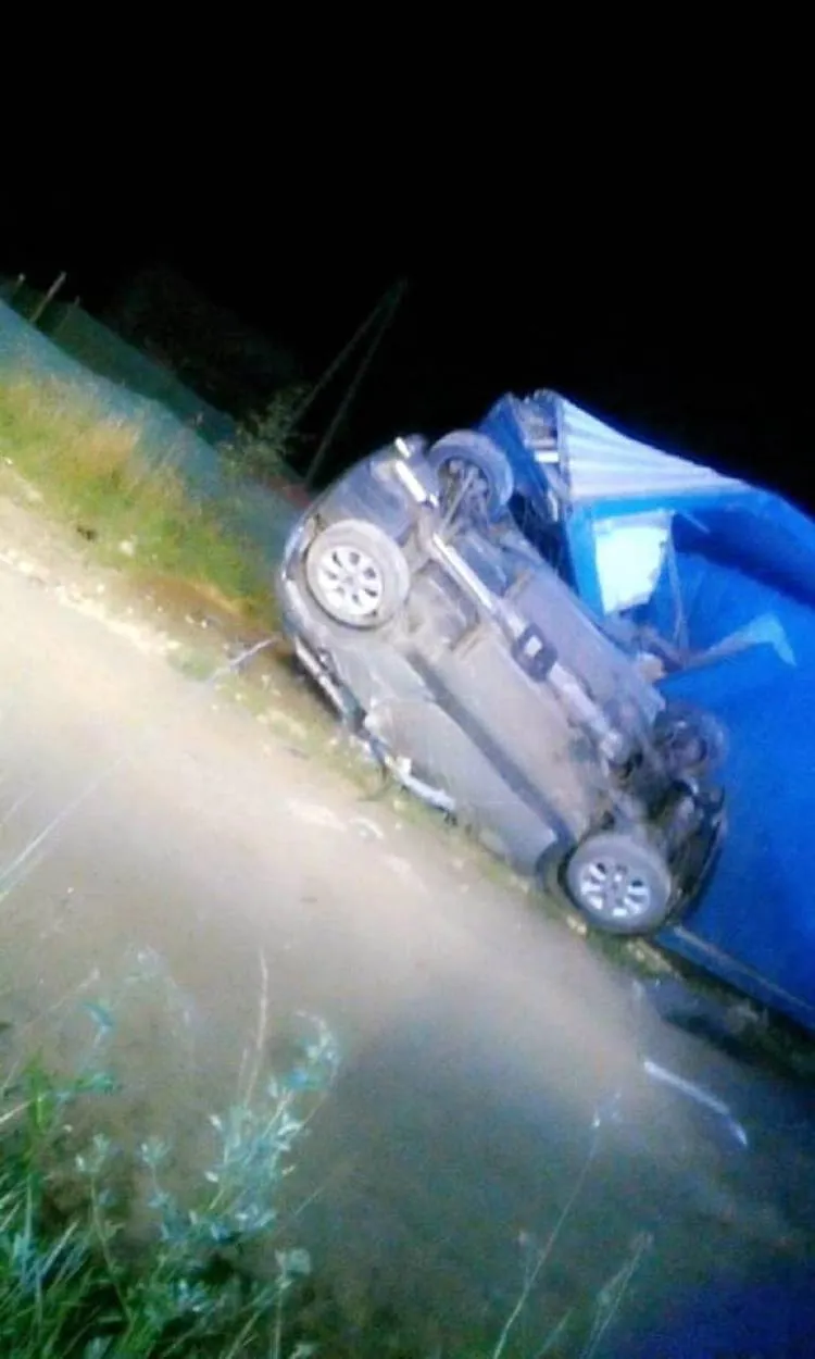 Nowa Wieś. Osobówka zjechała z drogi i uderzyła w kontener budowlany