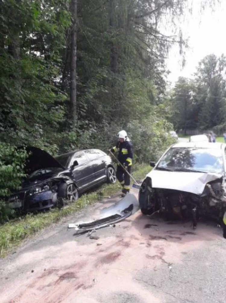 Wypadek w Nawojowej. Jedna osoba trafiła do szpitala