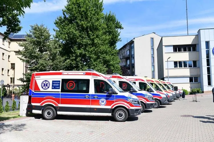 Małopolska Tarcza Antykryzysowa: 12 ambulansów dla małopolskich szpitali