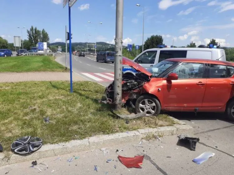 Wypadek na Rondzie Solidarności. Poszkodowane dziecko trafiło do szpitala  Nowy Sącz