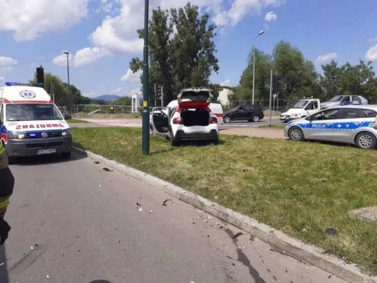 Wypadek na Rondzie Solidarności. Poszkodowane dziecko trafiło do szpitala  Nowy Sącz