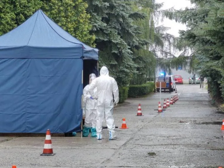 Przy ul. Wiśniowieckiego rozpoczęło się pobieranie wymazów Nowy Sącz