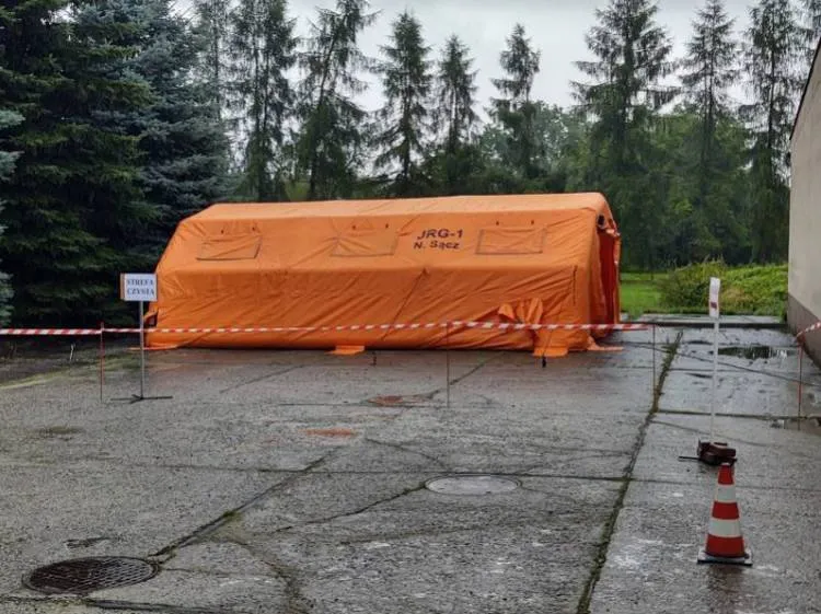 Przy ul. Wiśniowieckiego rozpoczęło się pobieranie wymazów Nowy Sącz