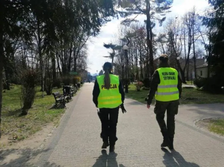 Od soboty 8 sierpnia Policjanci będą prowadzić wzmożone kontrole przestrzegania dodatkowych obostrzeń