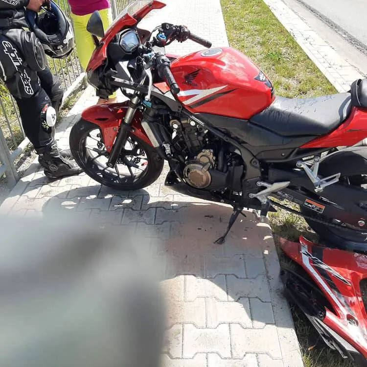 Zderzenie osobówki i motocykla w Łabowej