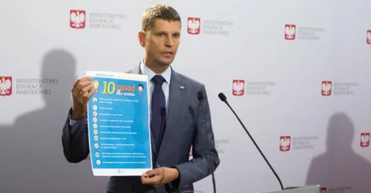 Jak organizować kształcenie w czasie epidemii - zalecenia MEN dla dyrektorów szkół